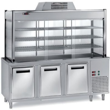 Elemento refr. con vetrina, vasca cap. 5 gn1/1 - 3 ante refr.+vano motore dotato di 2 controlli. vetrina refr. dotata di cristalli scorr. e antine, 3 rip. ed illuminazione, mm 2000x700x2000h