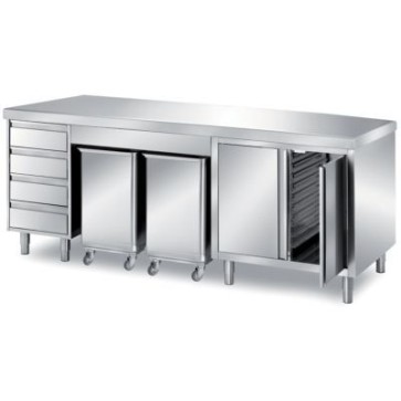 Tavolo pasticceria composizione n°3, piano h=60mm raggiato su un fronte, n°1 cassettiera a 4 cassetti + due tramogge cpd/1 + elemento portateglie con due battenti mm 2400x800x850 h