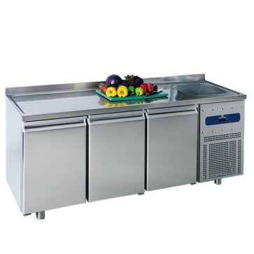 Tavolo refrigerato da 700 mm a 3 porte con vasca 35x40x20h cm a destra e alzatina, -2°/+8°C
