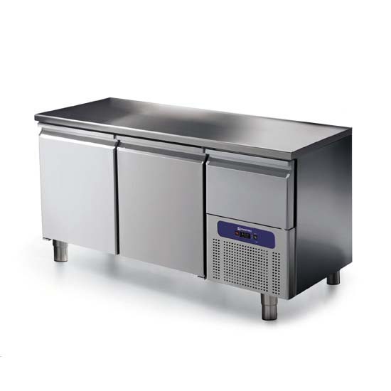Tavoli refrigerati profondità 700 mm con cassetto refrigerato su vano motore