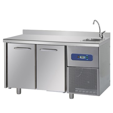 Tavolo refrigerato gastronorm 2 porte con lavabo lato a destra, piano di lavoro con alzatina