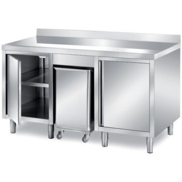 Tavolo armadiato con 2 ante a battente e tramoggia carrellata porta ingredienti centrale, alzatina posteriore, dim. mm 1500x800x850 h